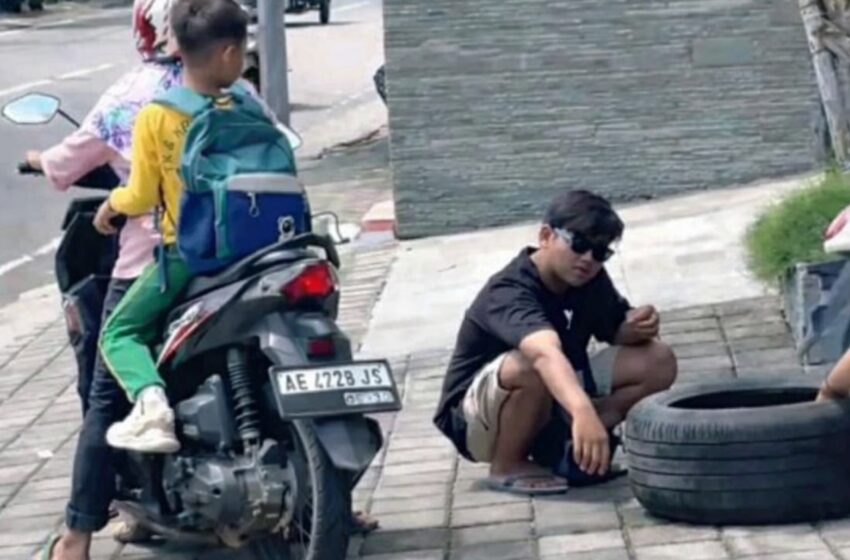  Rumah Denny Caknan Diserbu Warga untuk COD, Sang Penyanyi Malah Sediakan WiFi