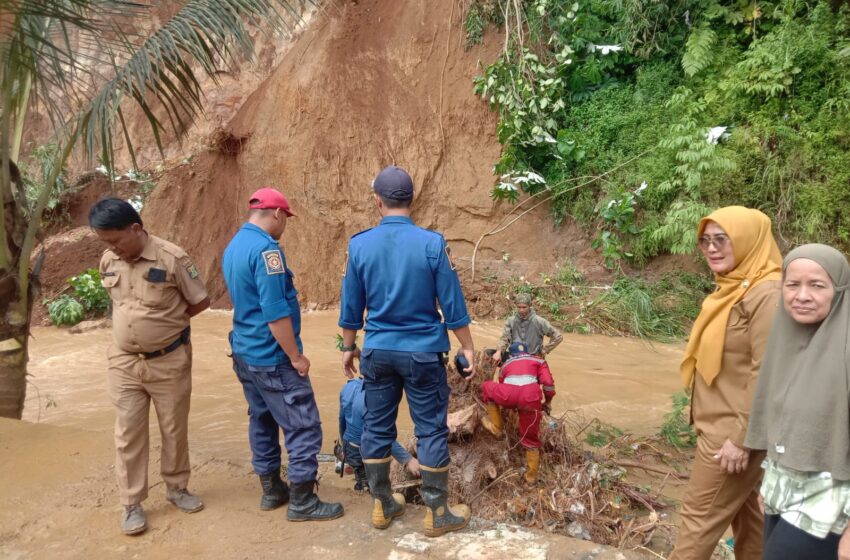  Akibat Hujan Deras Beberapa Rumah Terdampak Longsor Di Kabupaten Sukabumi