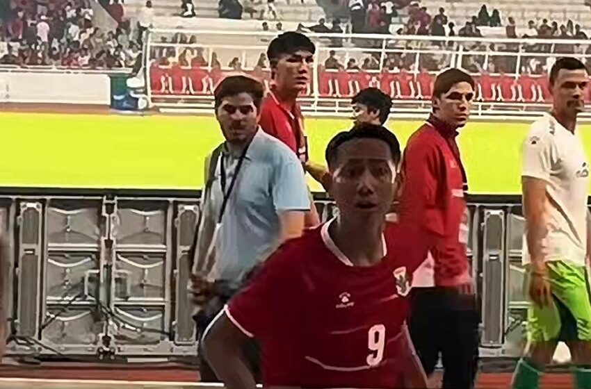  Miris Bela Nega Pemain Timnas Mendapat  Bullyan Dari Supporter Sendiri !!!