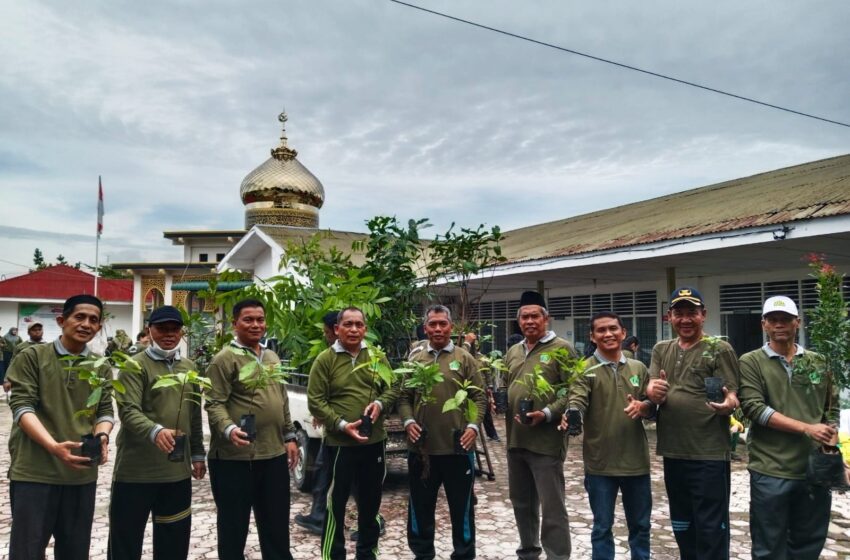 Wujudkan Kota Lebih Asri, Kemenag Pematangsiantar Gelar Gotong Royong dan Tanam 500 Pohon