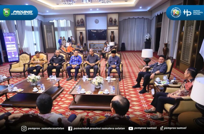  Antisipasi Karhutla Dekat Permukiman, Herman Deru Serahkan Bantuan Presiden untuk Palembang